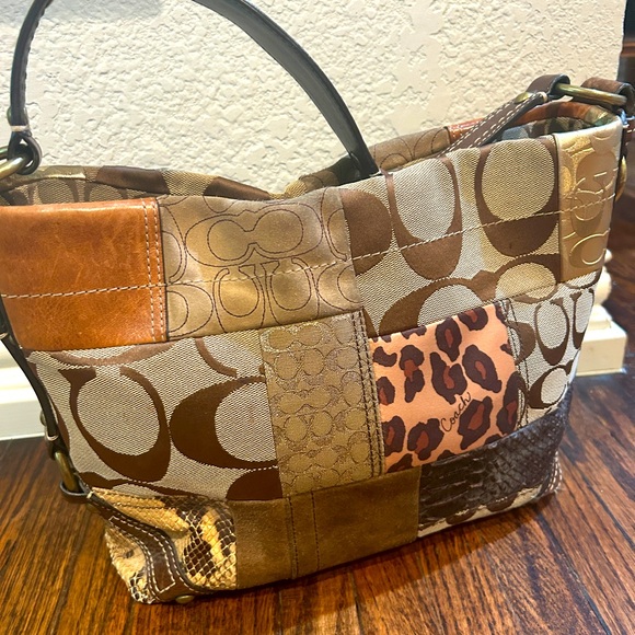 Coach patchwork purse, good used condition. Made of leather, suede, fabrics. - Picture 14 of 16